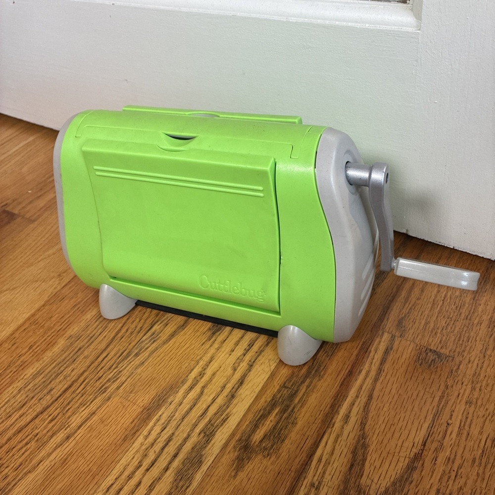 Provo Craft CUTTLEBUG Lime Green Die Cutter Machine